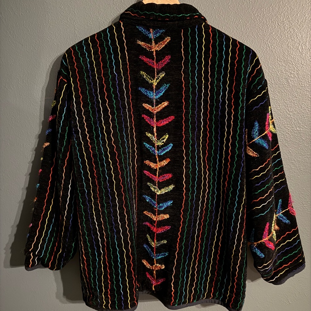 Colorful Jacket with Multicolor Patterns - Picture 4 of 6